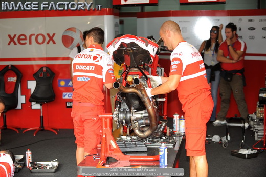 2009-09-26 Imola 1856 Pit walk